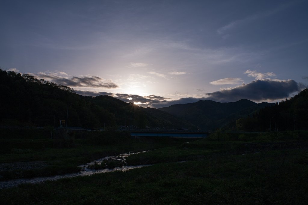 青空の朝日の出!
