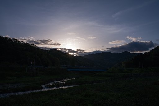 青空の朝日の出!