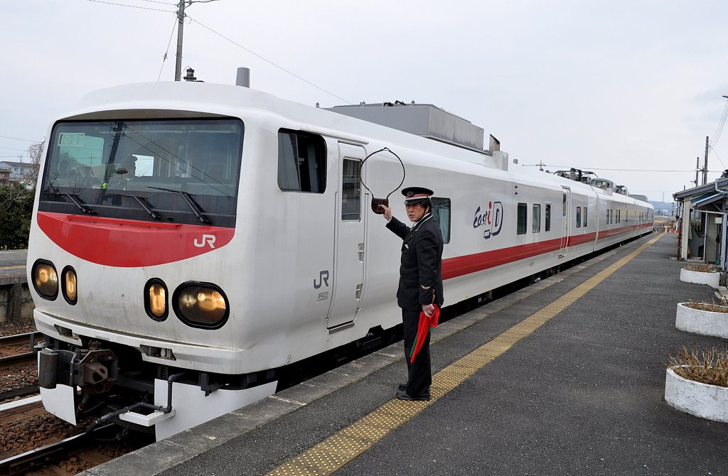 ＪＲ久留里線　検測車タブレット交換風景