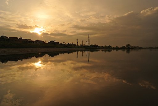 雲間からの日の出