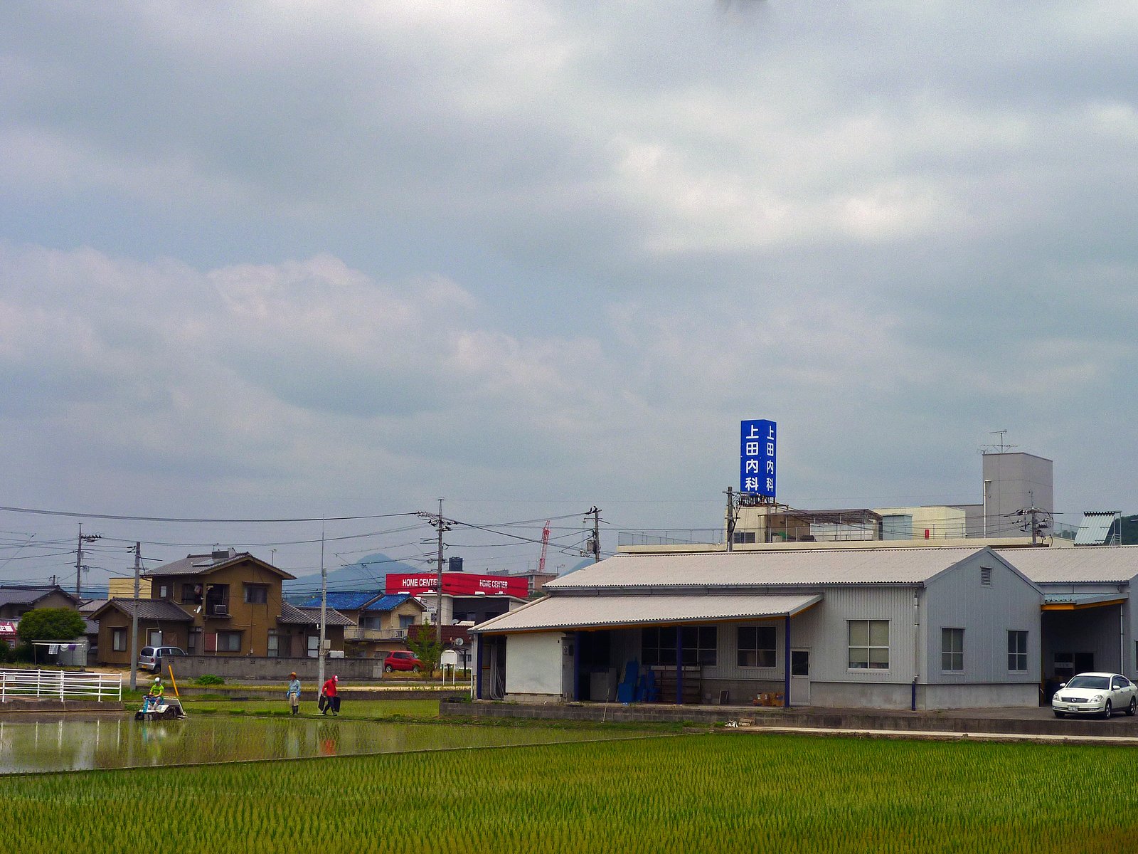 梅雨空