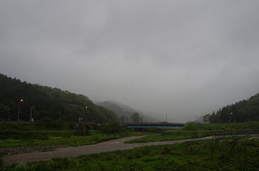 昨日夜半から暴風雨で荒れてます。