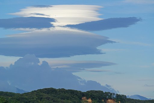 吊し雲
