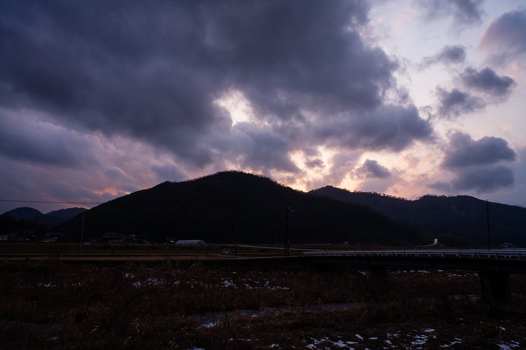 雨上がりの不穏な雲。