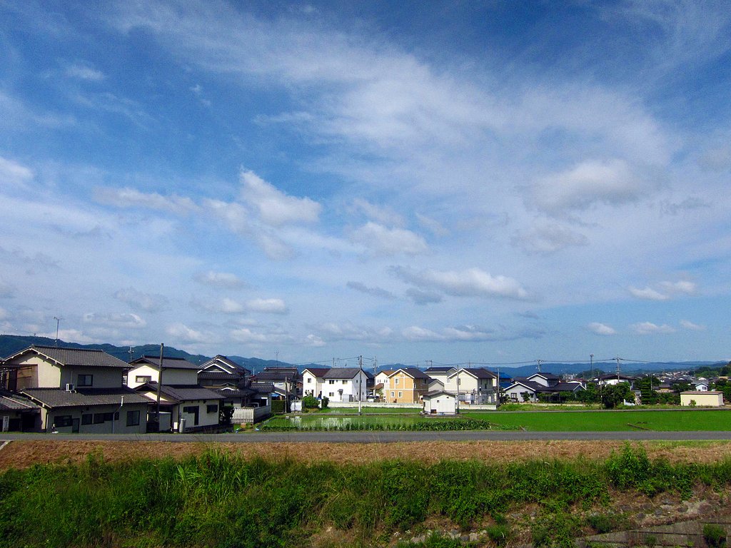 巻雲棚引く朝空