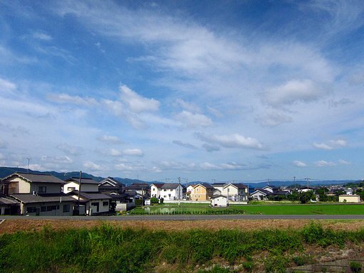 巻雲棚引く朝空