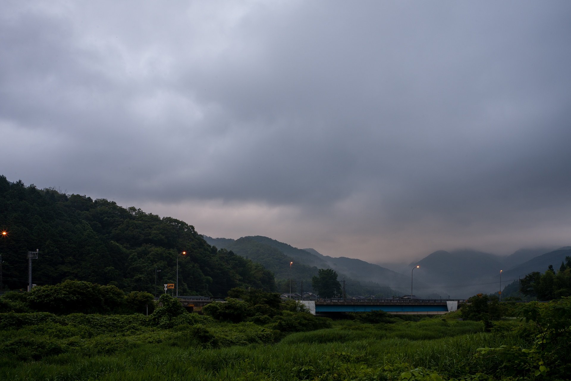 霧雨の朝・・。