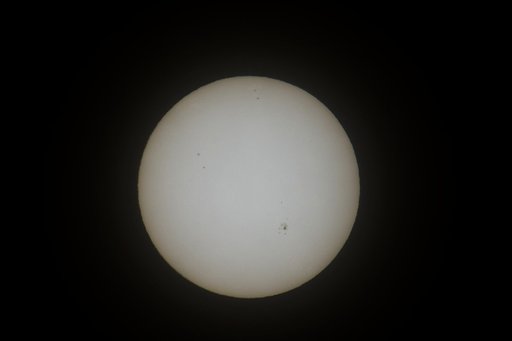 NDフィルタ３枚での太陽