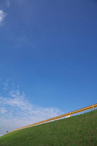 青い空、そよぐ風