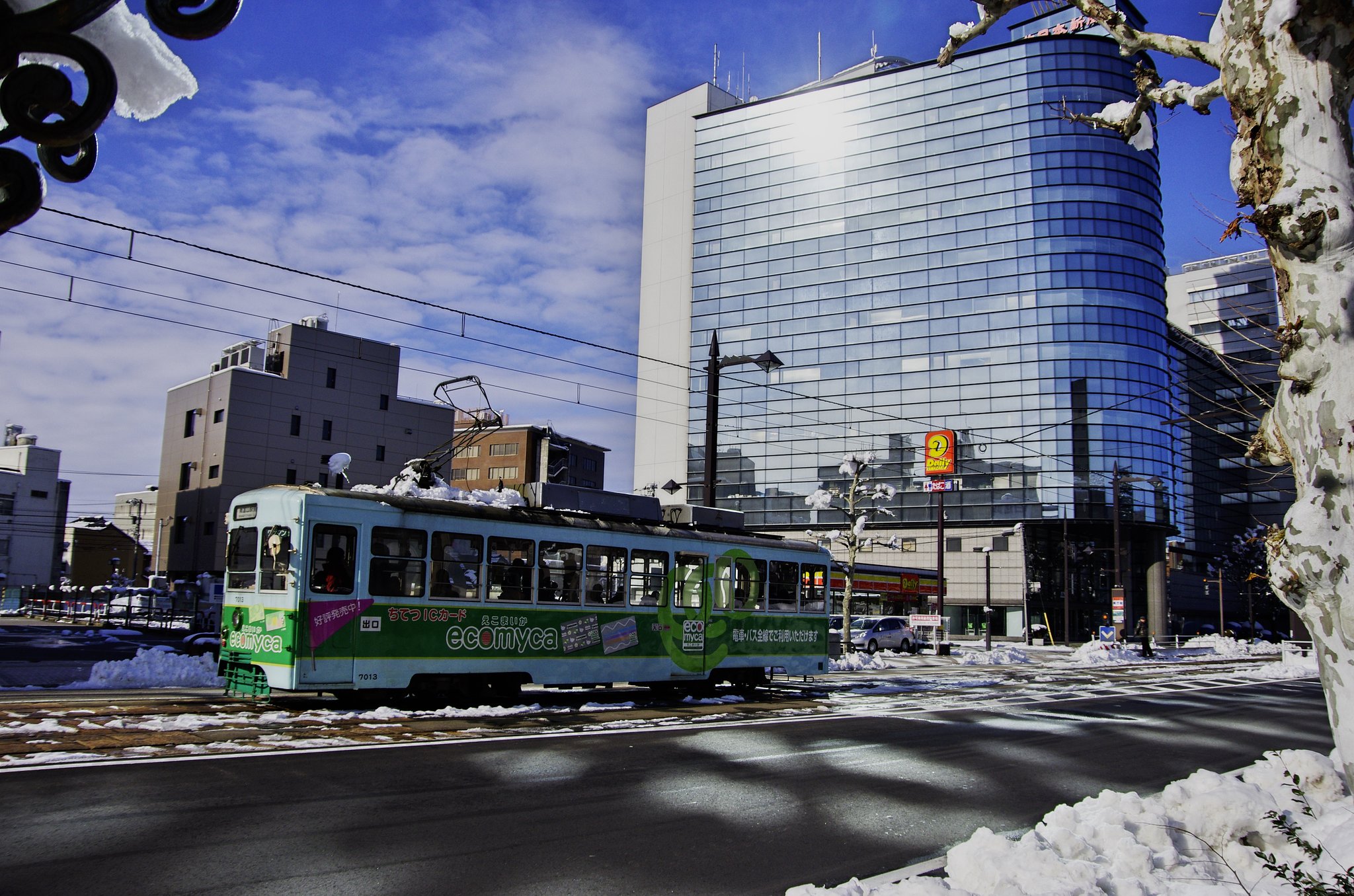 【光あれ】市内電車が走る風景