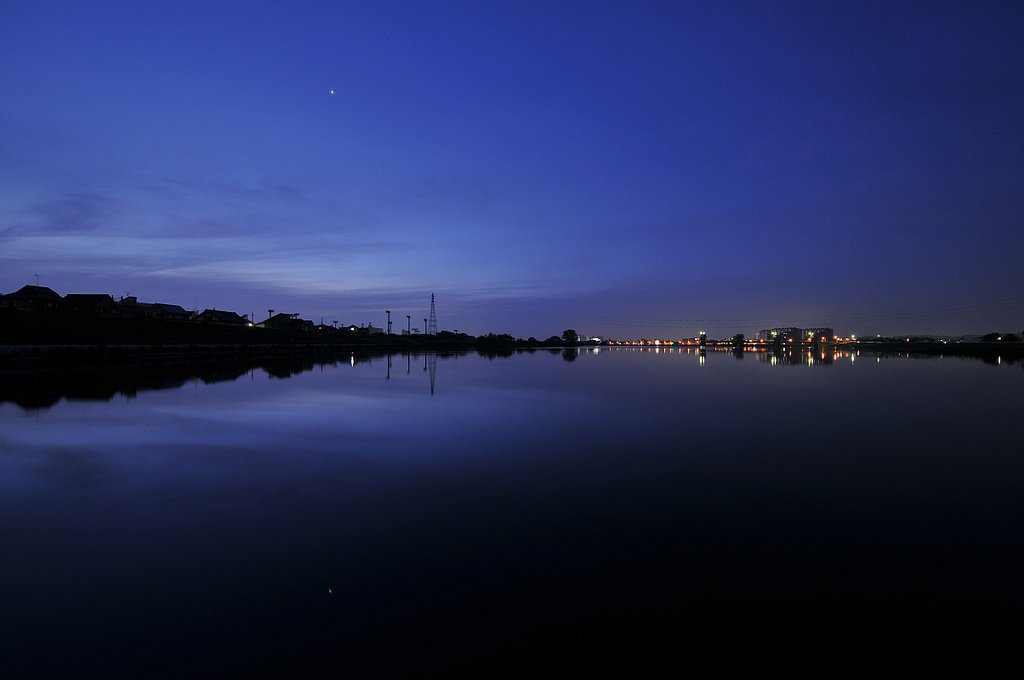 青の夜明け
