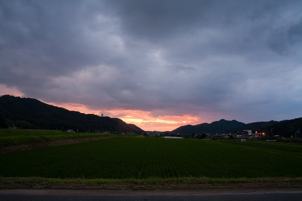 少しだけ夕焼けが・・。