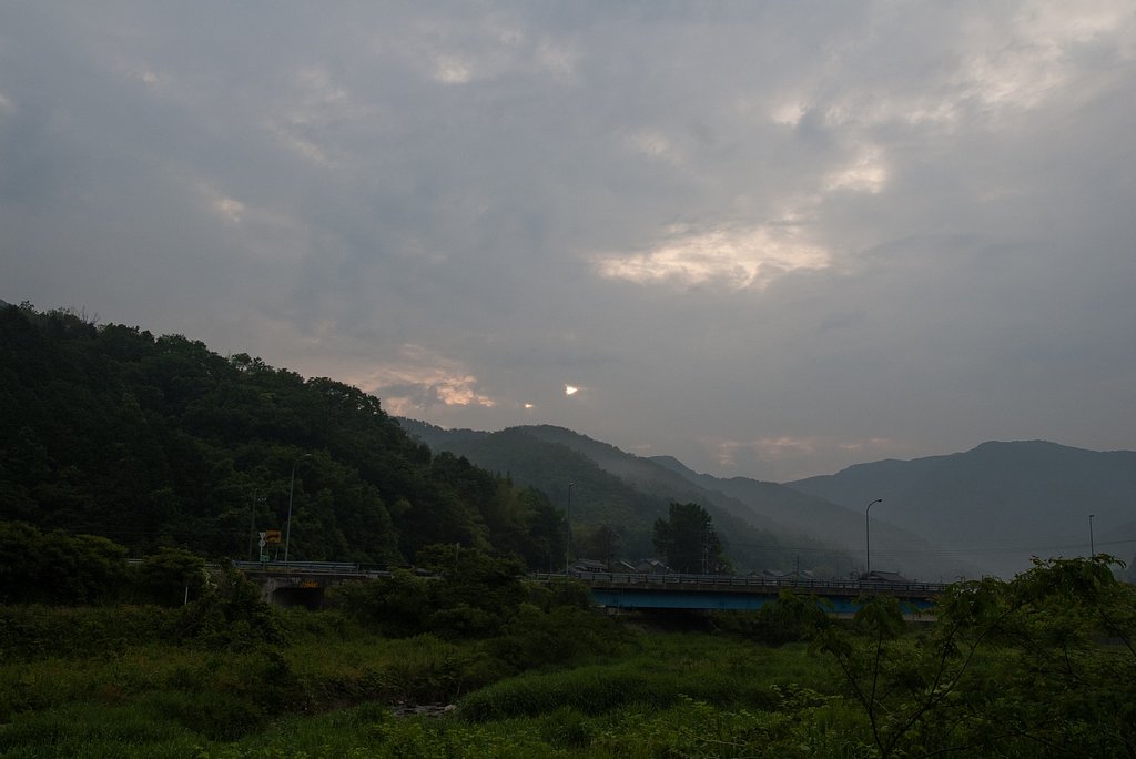 朝日の出の時間は曇り空・・