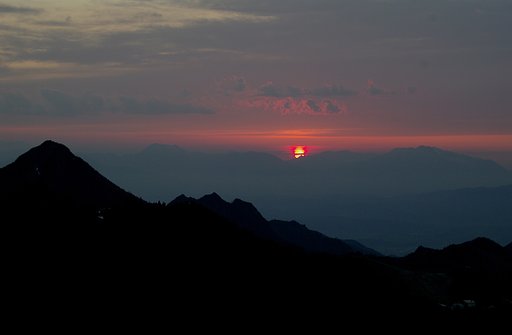 夕陽がミノルタのマークみたいに。。DA16-45