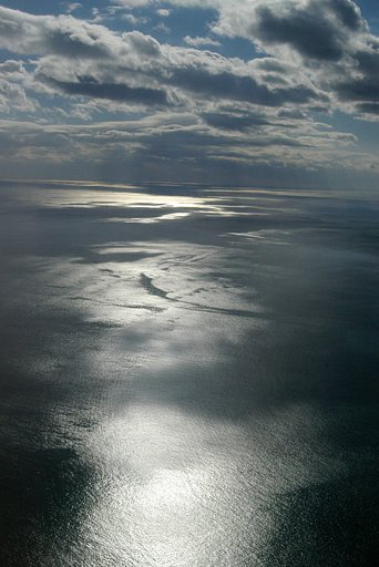 旋回する海面