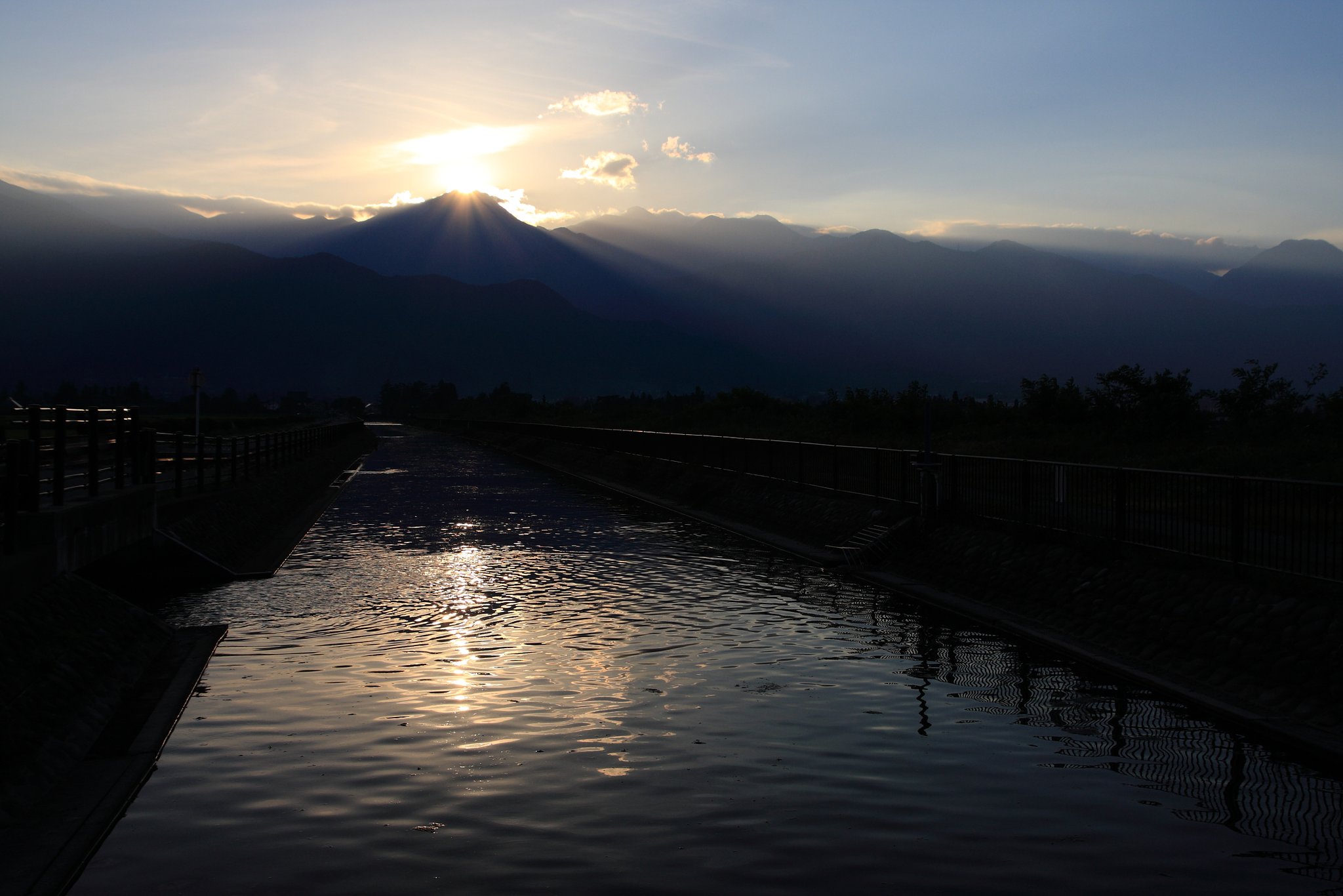 常念岳に暮れる盛夏