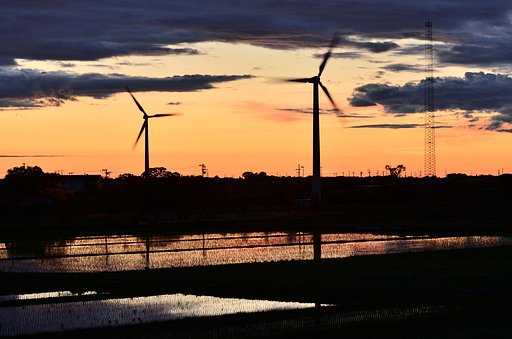 風車村の夕暮れ