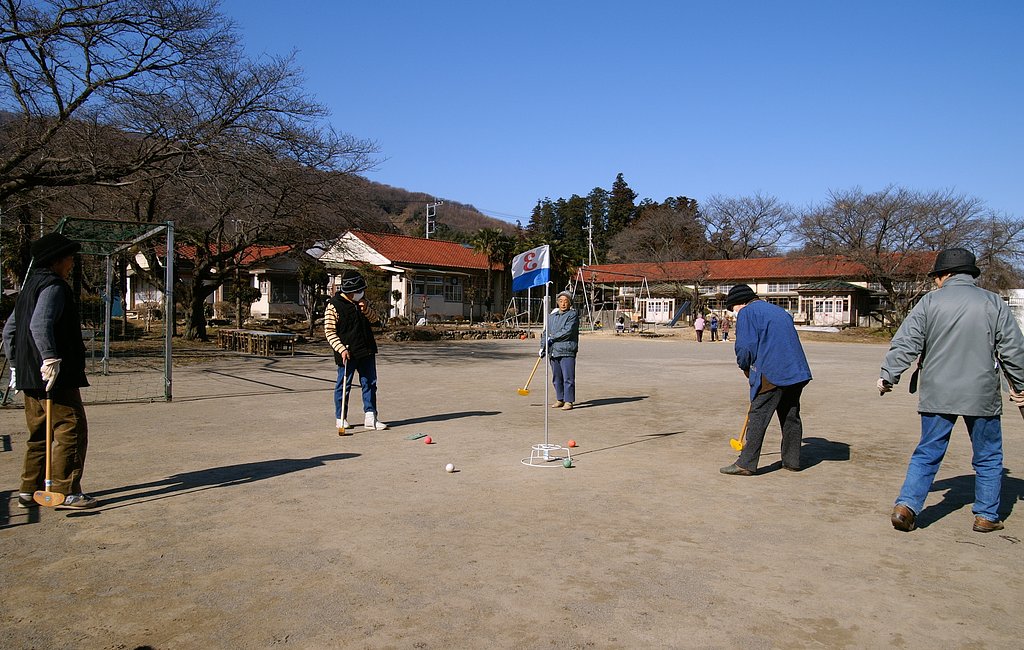 廃校の校庭で