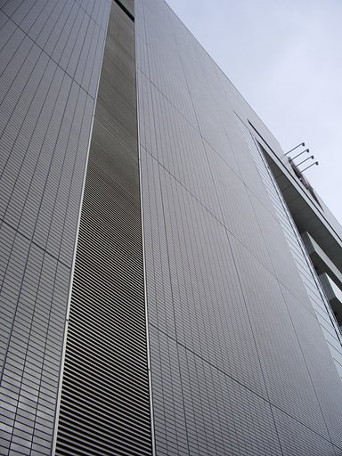 無機質な壁面