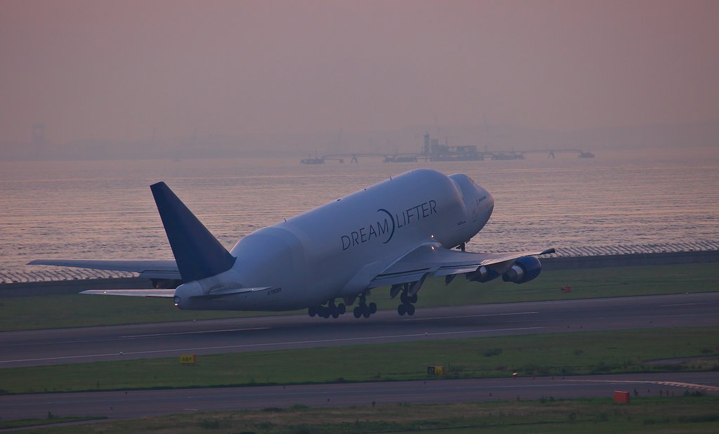 ボーイング747LCFテイクオフ