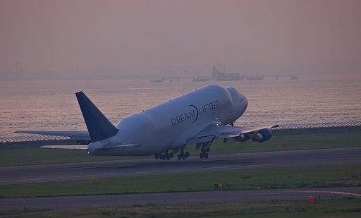 ボーイング747LCFテイクオフ