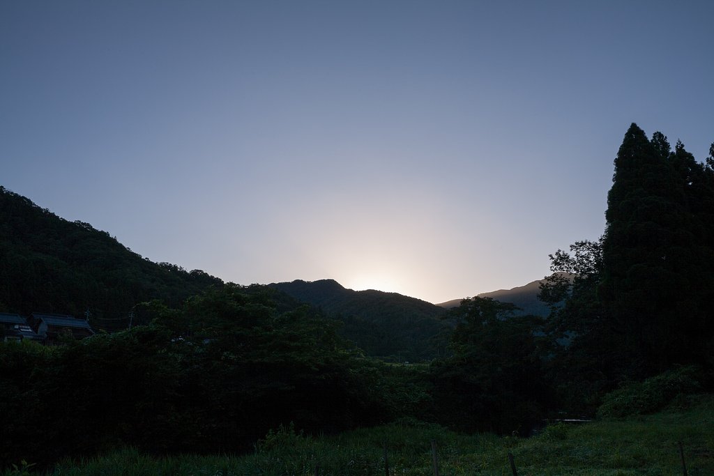 雲ひとつ無い早朝。