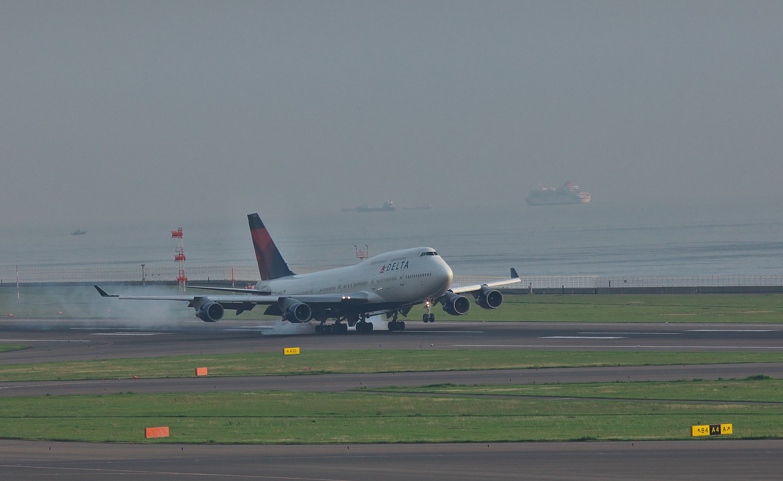B747タッチダウン