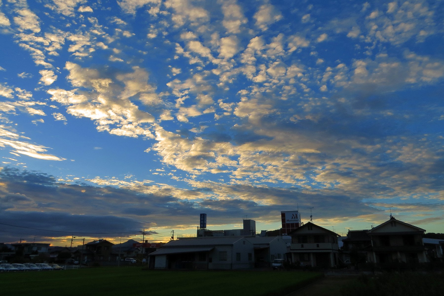 雲の出た夕刻