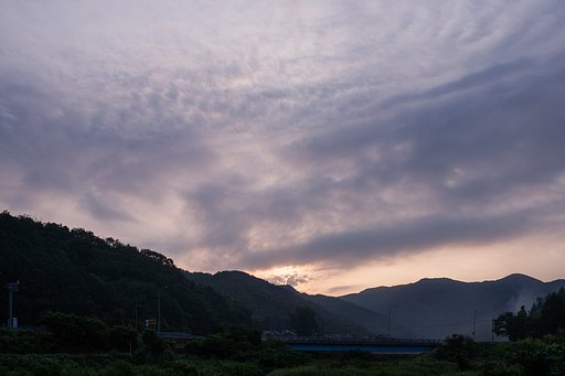 雲の多い中で一寸だけ朝日の出!