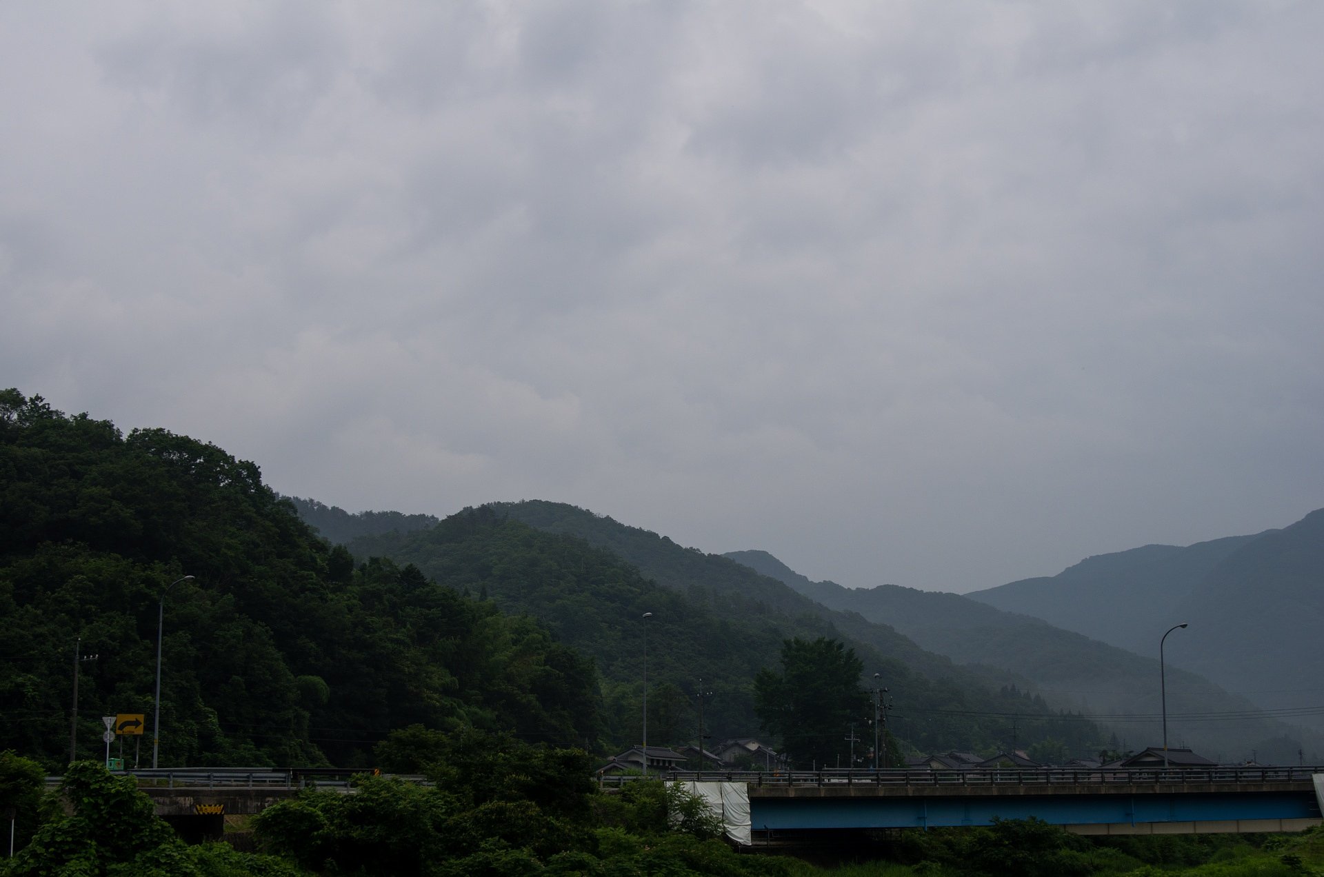 今朝は梅雨の大雨です。