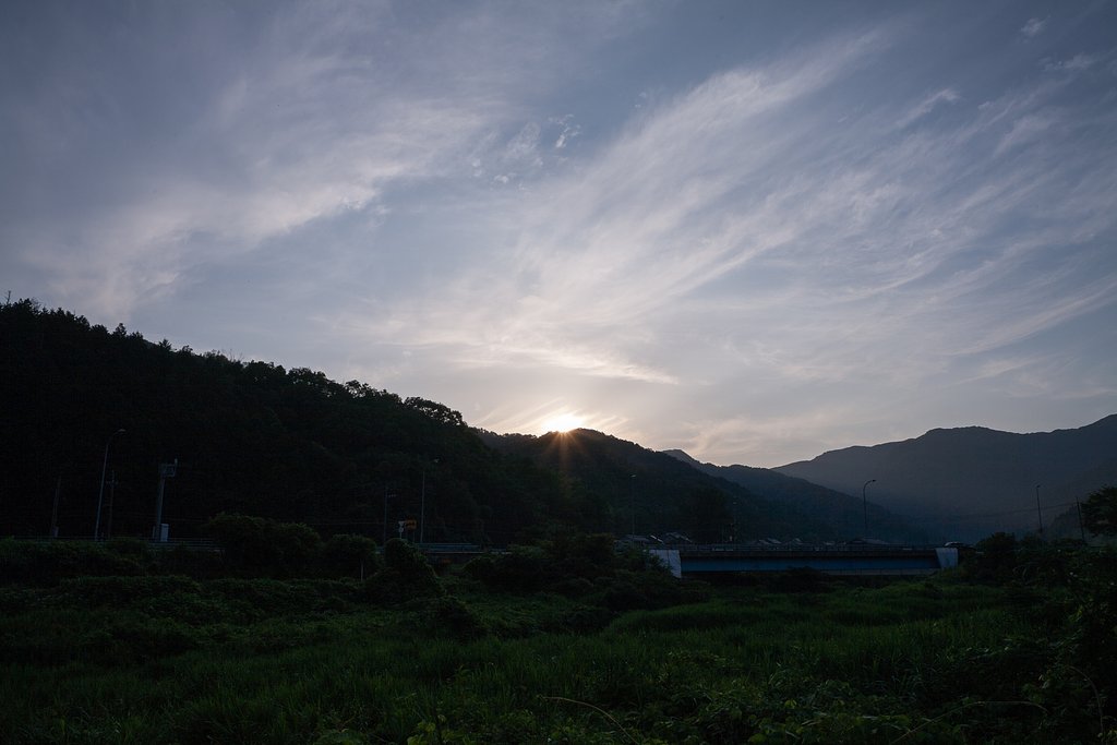 少し蒸し暑い朝日の出。