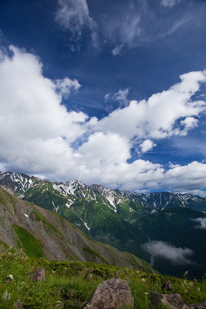 遥かなる山々