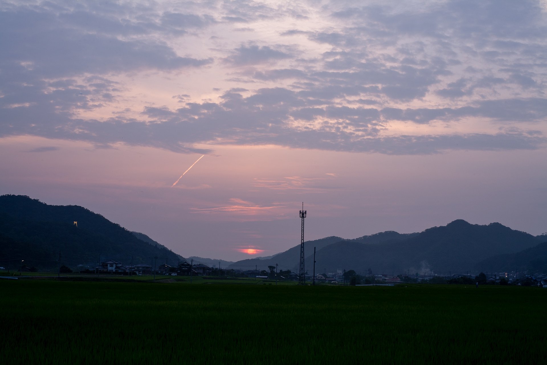 薄い夕焼け・・。