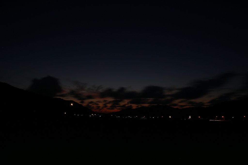 日没後の夕方の空。