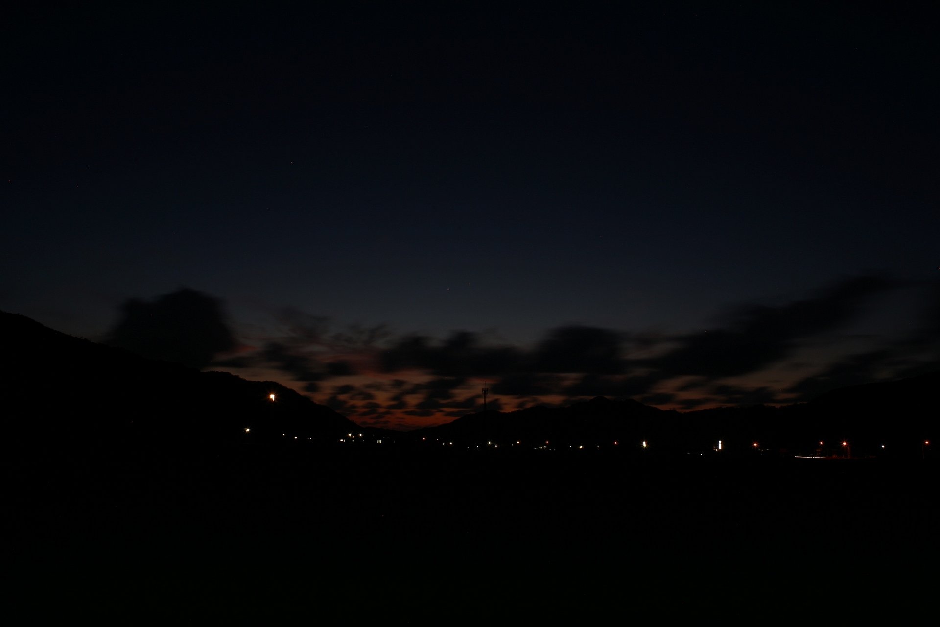 日没後の夕方の空。