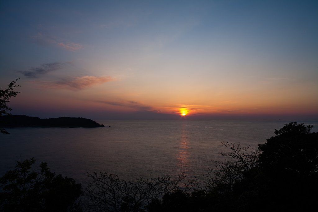日本海への日の入り。