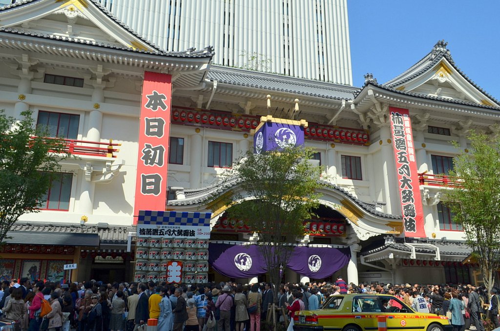 柿葺落興行2カ月目初日