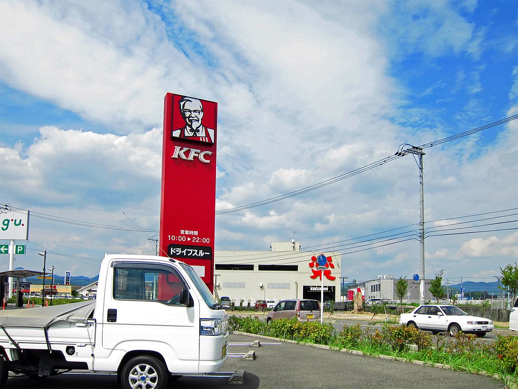 目立つ看板