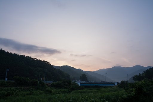 早朝の東空。