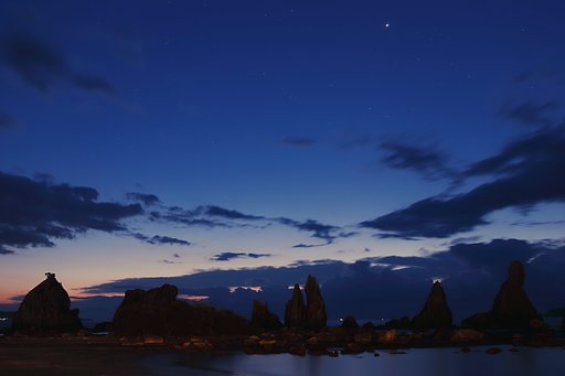 橋杭岩、夜明け前