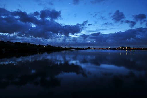 雲流れる