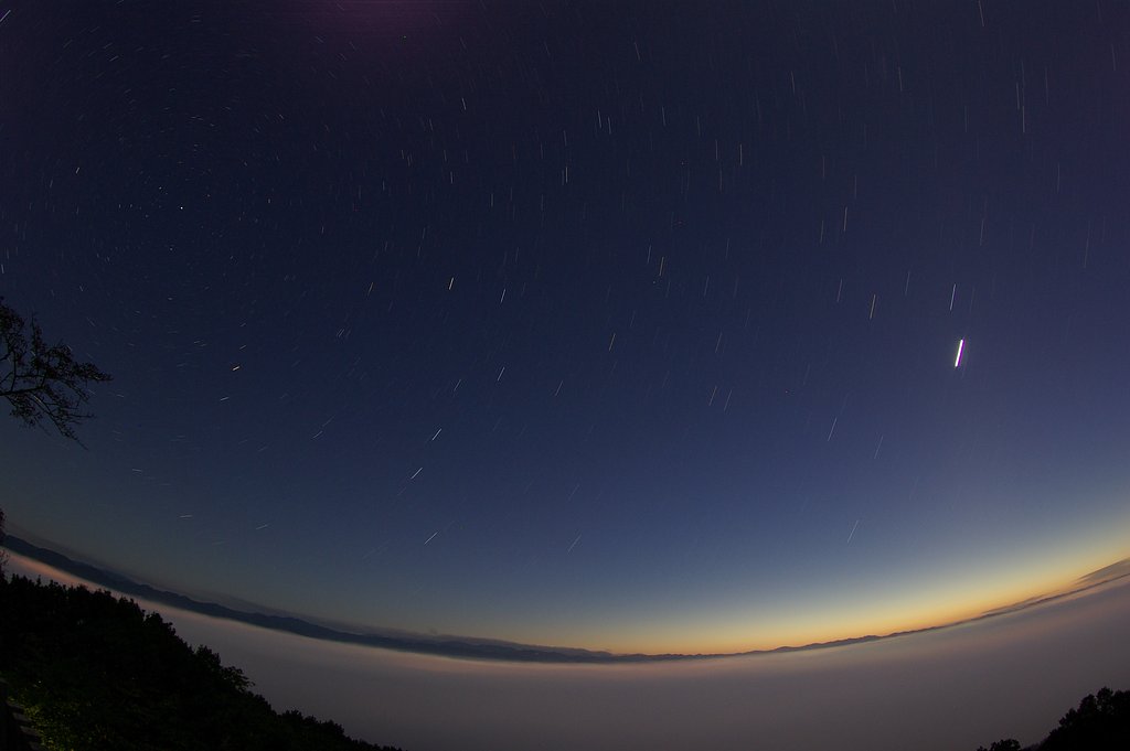 雲海と星