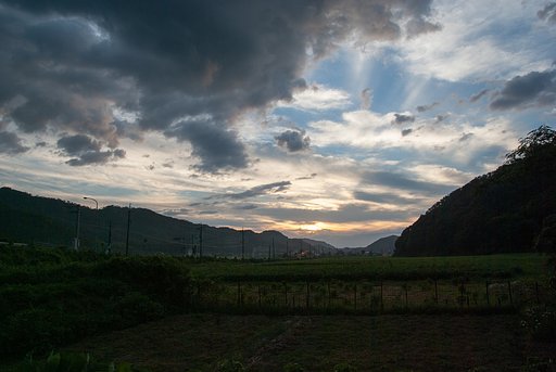 とても雲の多い夕焼け。
