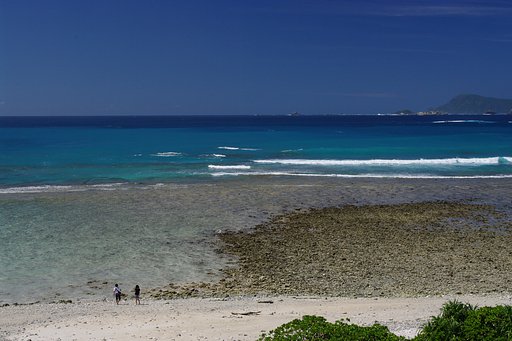 青い海と白い砂浜もう一枚