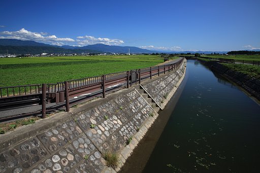 拾ヶ堰沿岸風景