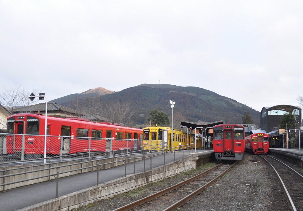 朝の湯布院駅
