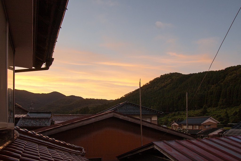 早朝の東空。