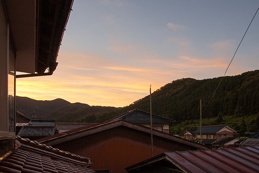 早朝の東空。