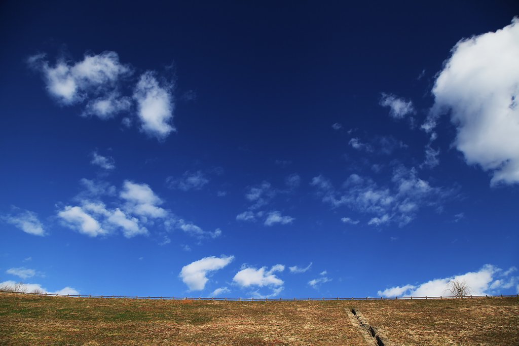 丘の上の空