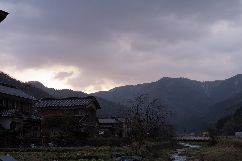 朝日の出そうな時間から雨降りに・・